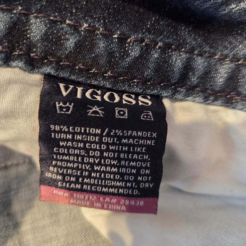 Vigoss women's distressed capri, Chelsea style, Light Wash, Size 14/23 - Picture 5 of 6